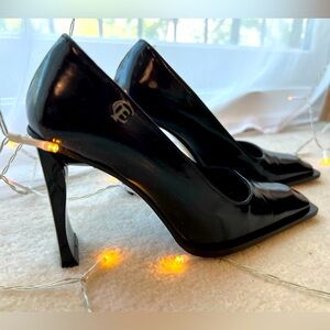 Vintage Claudio Fracassa Italian Black Patent Leather Shoes with Wave High Heels